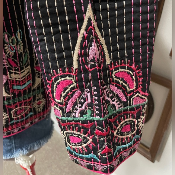 I make you feel my proton, neutron, and electron yo, I be the number one icon - Picture 4 of 10